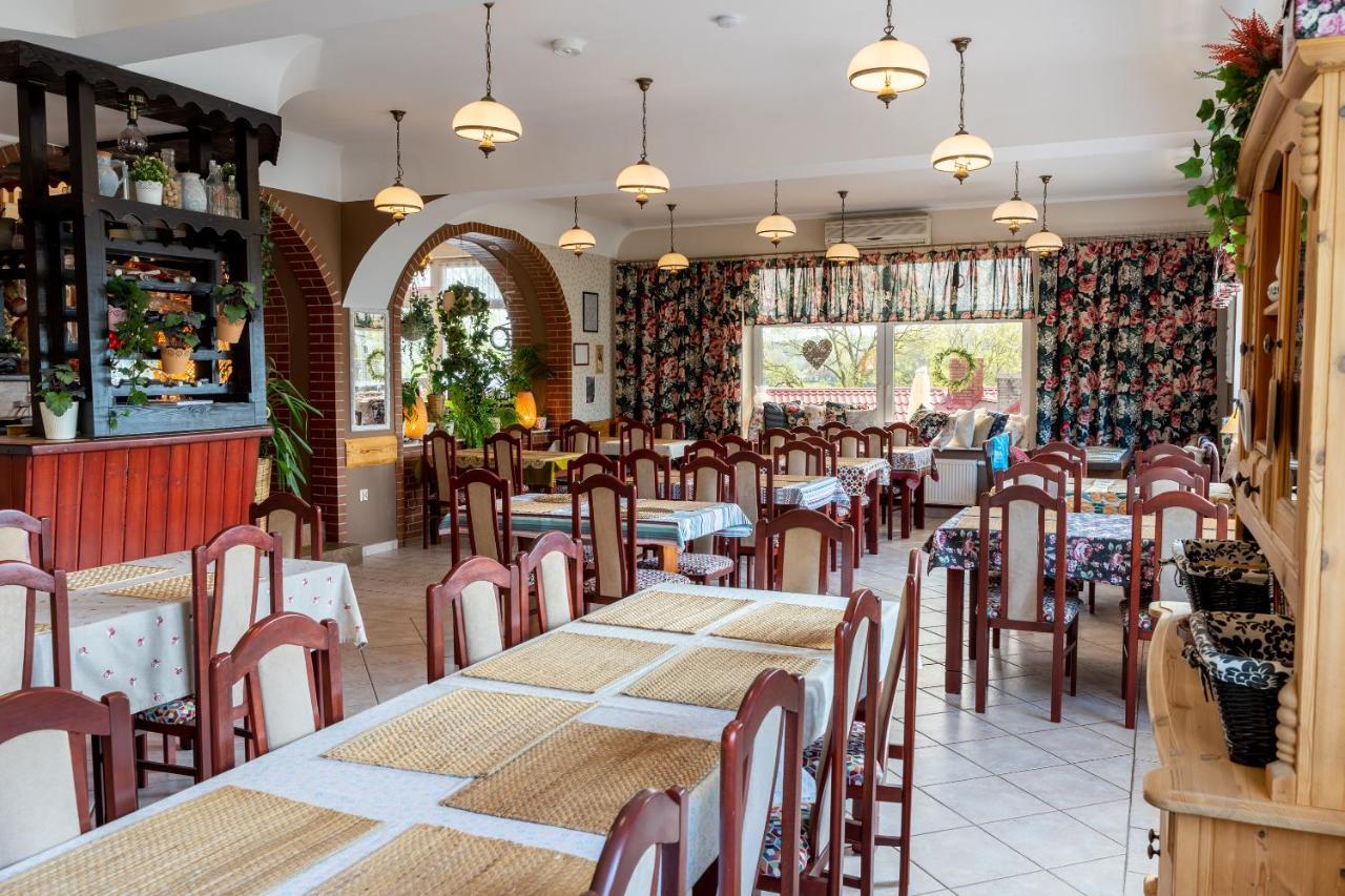 Gosciniec Skolimowka Restauracja I Pokoje Ze Sniadaniem Na Kaszubach Chmielno Exteriör bild