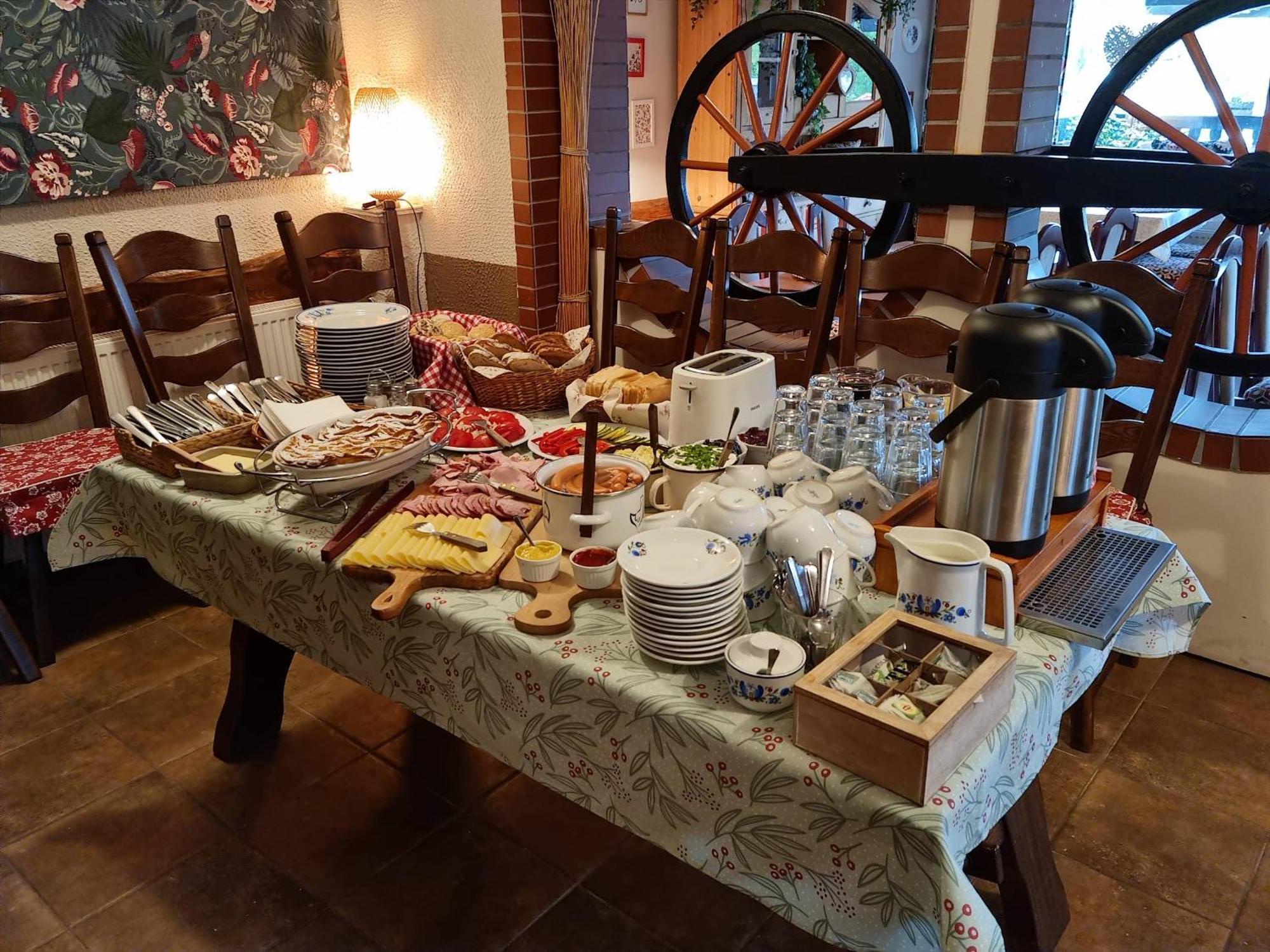 Gosciniec Skolimowka Restauracja I Pokoje Ze Sniadaniem Na Kaszubach Chmielno Exteriör bild